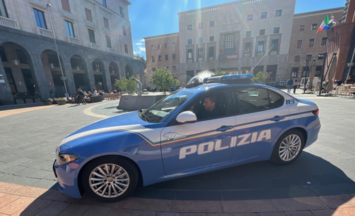 Furto ai distributori automatici all'Art School di Varese: denunciato un uomo, a incastrarlo le telecamere e uno zainetto