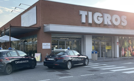 I ladri non riposano la domenica: rubano merce per mille euro dagli scaffali del Tigros di Groppello