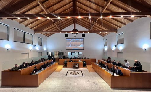 Fondazione Scuole Materne, lo strappo in Consiglio: la mozione cade, la protesta resta Fondazione Scuole Materne, lo strappo in Consiglio: la mozione cade, la protesta resta