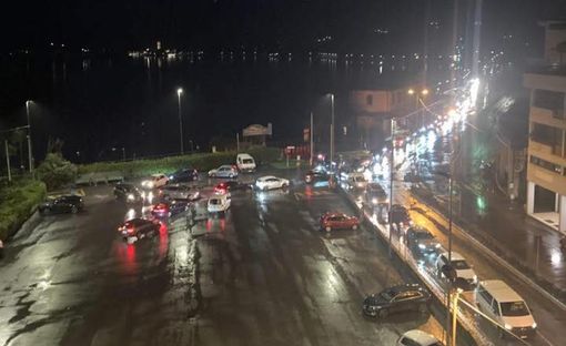 Coda di auto alla dogana di Lavena Ponte Tresa
