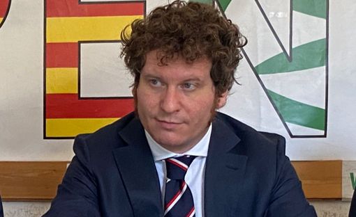 Bianchi: «La casetta dei vigili in piazza Repubblica grida vendetta. Mossa propagandistica pagata con i soldi dei varesini» Bianchi: «La casetta dei vigili in piazza Repubblica grida vendetta. Mossa propagandistica pagata con i soldi dei varesini»