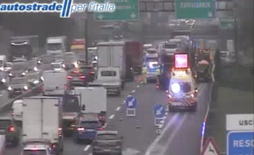 L'incidente visto dalle webcam di Autostrade per l'Italia L'incidente visto dalle webcam di Autostrade per l'Italia