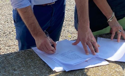 VIDEO - La storica firma di Galimberti («e di tutti i varesini») alla Schiranna: «Il lago è balneabile, domani inizia una nuova era»