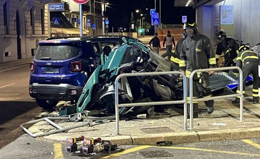 Fuori pericolo la ragazza di 16 anni gravemente ferita nello schianto di via Sempione