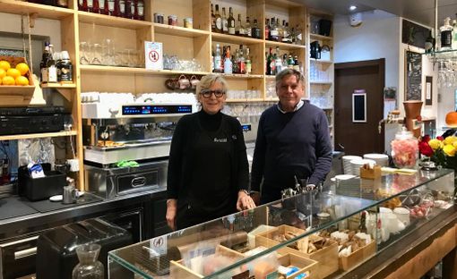 Cristina ed Enrico, coniugi proprietari del Regondell Bistrot dal dicembre 2016 Cristina ed Enrico, coniugi proprietari del Regondell Bistrot dal dicembre 2016