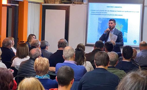 Un momento della serata di presentazione della lista "Mercallo Futuro Ideale"