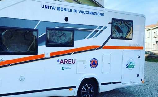 Covid, il camper di Ats a Luino: vaccinate 80 persone