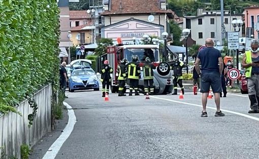 Lavena Ponte Tresa, auto si ribalta: momenti di paura in centro