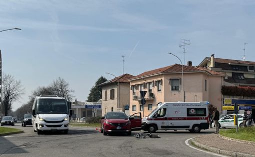 Busto, ciclista investita alla rotonda di via Magenta Busto, ciclista investita alla rotonda di via Magenta