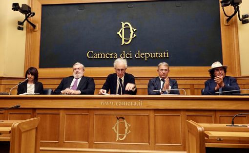 Emiliano alla Camera per candidare bimbi di Gaza a Nobel per la Pace Emiliano alla Camera per candidare bimbi di Gaza a Nobel per la Pace
