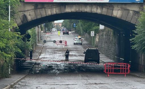 Busto, manto stradale danneggiato dalle forti piogge: il sottopasso rimane chiuso al traffico Busto, manto stradale danneggiato dalle forti piogge: il sottopasso rimane chiuso al traffico