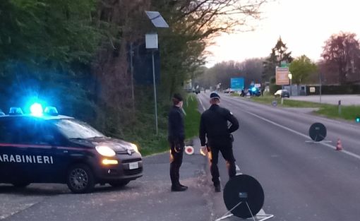 Controlli dei carabinieri sulle strade: quattro denunce per guida in stato d'ebbrezza. Trovato un coltello Controlli dei carabinieri sulle strade: quattro denunce per guida in stato d'ebbrezza. Trovato un coltello