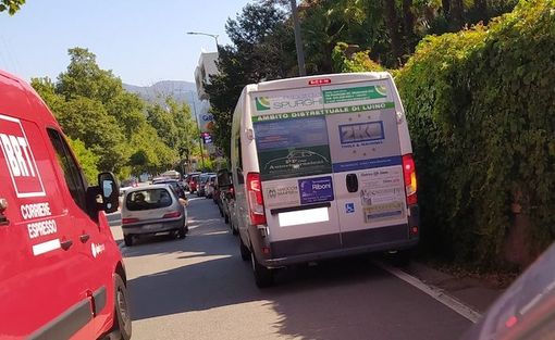 Luino, «40 minuti in coda per fare benzina, un pericolo lungo la strada»