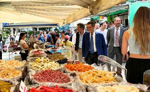 FOTO - Quel mercato a Luino che è leggenda da quasi 500 anni. Il governatore Fontana: «Rappresenta la storia, il saper fare e la cultura» FOTO - Quel mercato a Luino che è leggenda da quasi 500 anni. Il governatore Fontana: «Rappresenta la storia, il saper fare e la cultura»