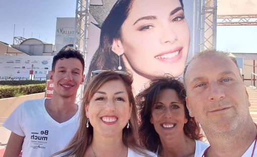 Zucchelli insieme al suo staff a Jesolo per Miss Italia Zucchelli insieme al suo staff a Jesolo per Miss Italia