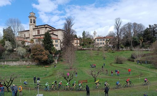 FOTO. Il Parco del Cioss di Besozzo si trasforma in una pista di ciclismo per bambini