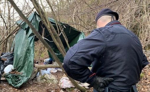 Un bivacco di spacciatori smantellato dai carabinieri (foto d'archivio)