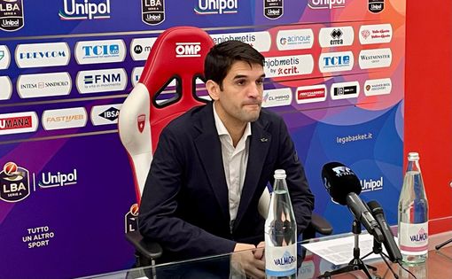 Prima vittoria per la Openjobmetis e per coach Mandole Prima vittoria per la Openjobmetis e per coach Mandole