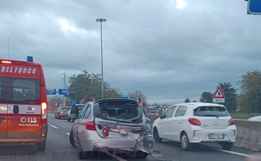 FOTO. Nottata e mattinata d'incidenti sull'Autostrada dei Laghi e sulla Pedemontana: chiuso sulla A8 il tratto tra l'allacciamento con la A36 e Origgio. Otto chilometri di coda da Solbiate Arno FOTO. Nottata e mattinata d'incidenti sull'Autostrada dei Laghi e sulla Pedemontana: chiuso sulla A8 il tratto tra l'allacciamento con la A36 e Origgio. Otto chilometri di coda da Solbiate Arno