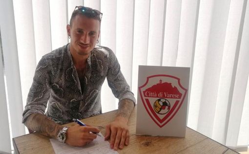 Manuel Romeo firma per il Città di Varese