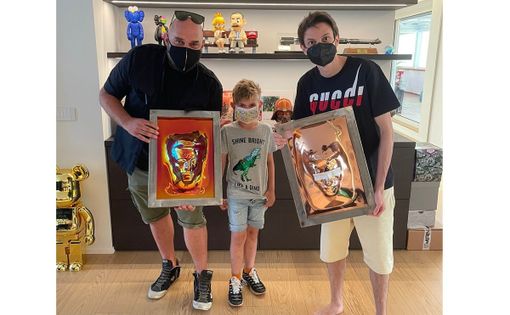 Rovazzi sceglie i quadri di Stefano Porcini per arredare casa