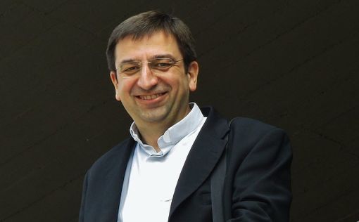 Il parroco don Maurizio Cantù