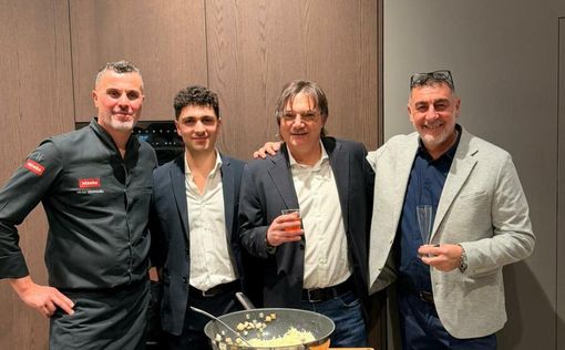 Alcune immagini dell'inaugurazione del nuovo negozio di arredamento di Besozzo QiCasa