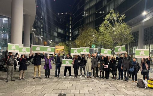 Pendolari in presidio in Regione con 30mila firme Pendolari in presidio in Regione con 30mila firme