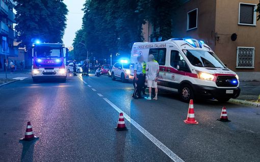 Macchina si ribalta in viale Alfieri a Busto, automobilista senza gravi conseguenze Macchina si ribalta in viale Alfieri a Busto, automobilista senza gravi conseguenze