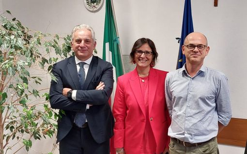 Da sinistra il direttore della Camera di Commercio Mauro Temperelli, Elena Provenzano e Alessandro Boriani Da sinistra il direttore della Camera di Commercio Mauro Temperelli, Elena Provenzano e Alessandro Boriani