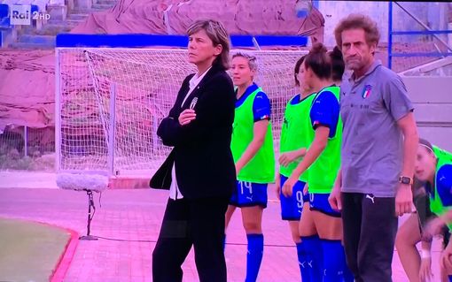 Il ct Milena Bertolini in diretta sulla Rai in occasione della sfida contro Israele