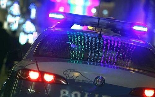 Ubriaco e in astinenza da droga lancia sassi contro parenti e auto in transito: arrestato Ubriaco e in astinenza da droga lancia sassi contro parenti e auto in transito: arrestato