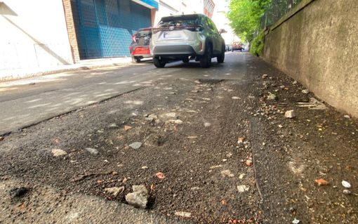 «Buche e strade martorizzate a Varese? Colpa del Decreto Scavi»