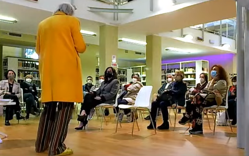 Il professor Raffo legge i testi di Marisa Ferrario Denna Il professor Raffo legge i testi di Marisa Ferrario Denna