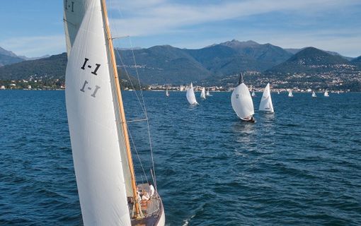 (foto di archivio di una regata sul Lago Maggiore)