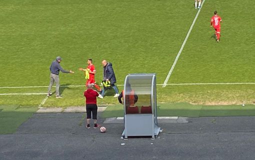 Il momento della sostituzione di Disabato, migliore in campo Il momento della sostituzione di Disabato, migliore in campo