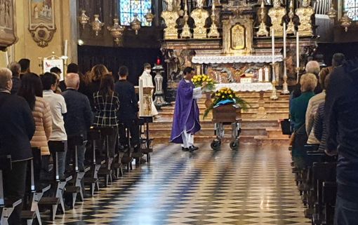 L’ultimo saluto a Gabriele Bellotti. «Dalla tua stella, continua a indicarci la strada» L’ultimo saluto a Gabriele Bellotti. «Dalla tua stella, continua a indicarci la strada»