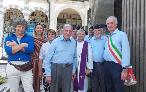 Commemorazione in ricordo di Arturo Ferrarin tenutasi ieri (foto di Cambiamo Induno Olona) Commemorazione in ricordo di Arturo Ferrarin tenutasi ieri (foto di Cambiamo Induno Olona)