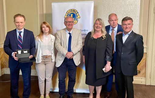 I rappresentanti di Lions Club Varese Città Giardino, Università degli Studi dell'Insubria e di ASST Sette Laghi
