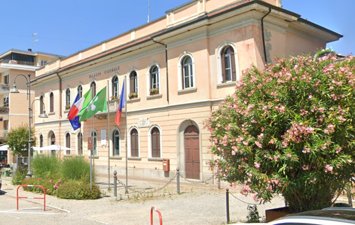 La sede del Comune di Angera