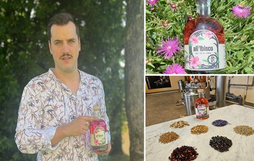 Alessandro Parachini con la bottiglia di All7ibisco, il gin creato assieme a sua moglie Francesca Donadio Alessandro Parachini con la bottiglia di All7ibisco, il gin creato assieme a sua moglie Francesca Donadio