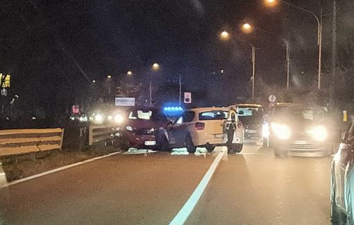 Frontale sulla Provinciale tra Groppello a Calcinate: paura per due persone e traffico in tilt