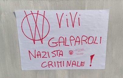 Presa la responsabile delle scritte no vax, Galparoli: «Complimenti alla Digos e un grazie alla Questura»