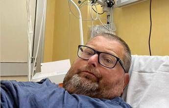 Mario Adinolfi: "Notte con dolori atroci, grazie ai medici ora sono a casa" Mario Adinolfi: "Notte con dolori atroci, grazie ai medici ora sono a casa"