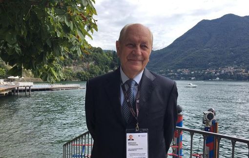 Il senatore Antonio Tomassini Il senatore Antonio Tomassini