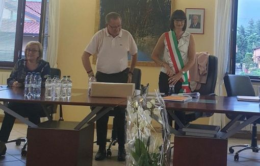 Bardello, la nuova sindaca Monica Maestroni ha giurato: «Il nostro impegno verso il domani incomincia oggi»
