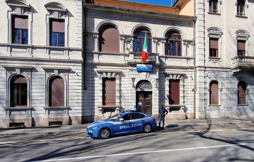 Viola il divieto di avvicinamento e chiede alla moglie un rapporto sessuale e al suo rifiuto l'aggredisce: pregiudicato 45enne arrestato Viola il divieto di avvicinamento e chiede alla moglie un rapporto sessuale e al suo rifiuto l'aggredisce: pregiudicato 45enne arrestato