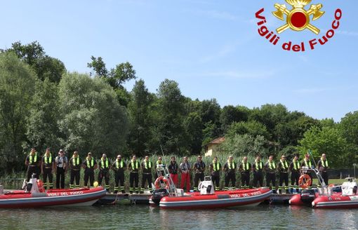 Il corso per la patente nautica dei vigili del fuoco che si è svolto sul lago di Varese alla Schiranna e a Bodio Lomnago