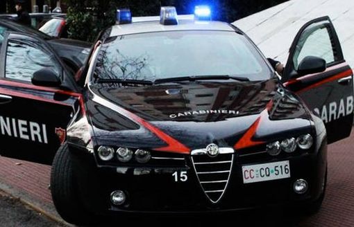 Bandito armato assalta il Tigros di Arcisate: via con l'incasso