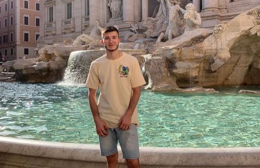 «Luca era come la luce. Il suo cuore d'oro continuerà a pulsare nei nostri per sempre» «Luca era come la luce. Il suo cuore d'oro continuerà a pulsare nei nostri per sempre»